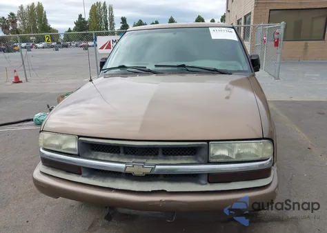 2002 Chevrolet S-10 from USA, damaged, VIN 1GCCS195728208179